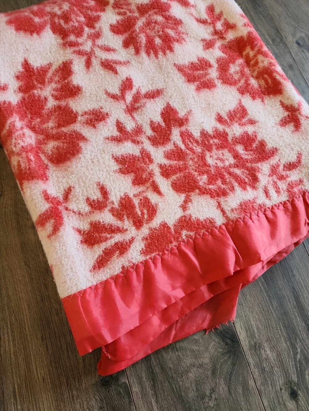 Vintage Satin Trim Reversible Acrylic Floral Throw Blanket 70s 80s Retro 77 × 66